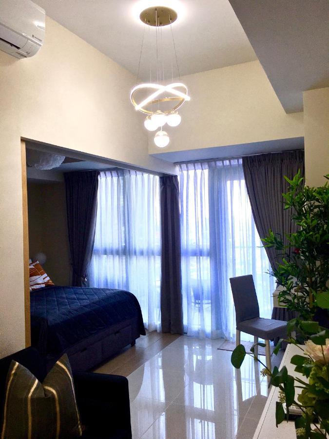 New & Modern Cozy 1Br W/ Balcony@Bgc, Wifi 300Mbps Apartment Manila Exterior photo