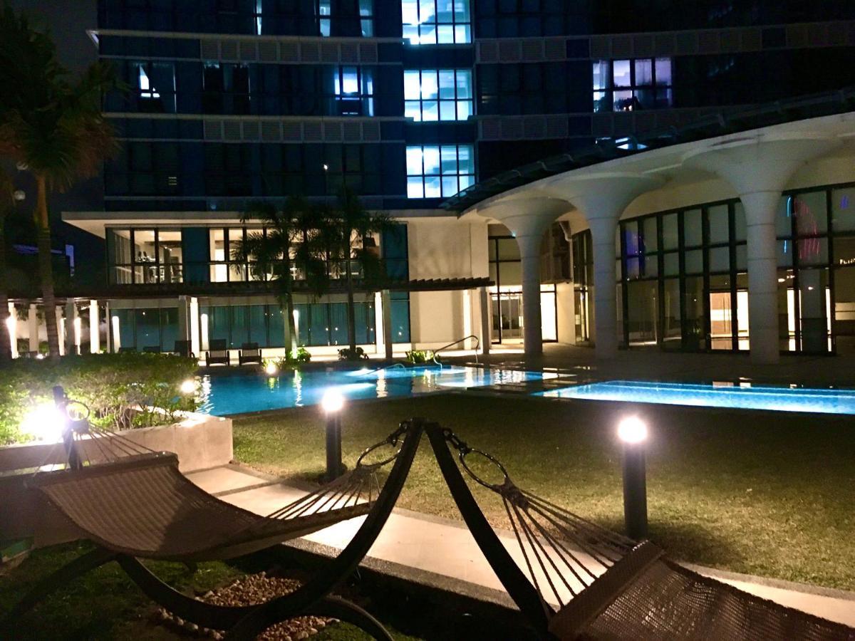 New & Modern Cozy 1Br W/ Balcony@Bgc, Wifi 300Mbps Apartment Manila Exterior photo